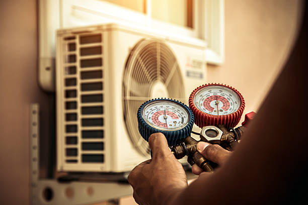 Professional Hvac technician working in Gladstone, MO